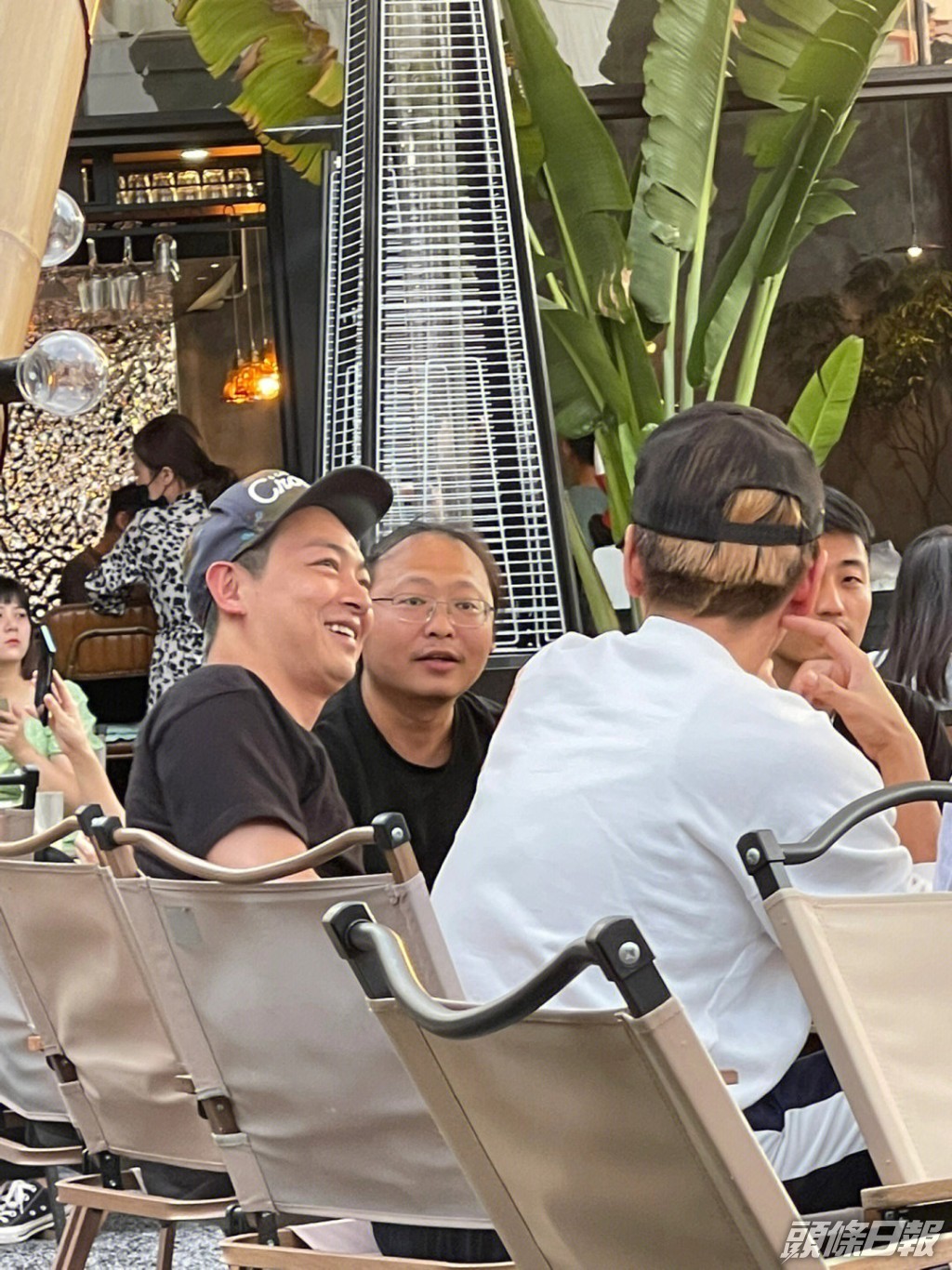 呢個角度直情堪比《男兒當入樽》的「安西教練」。